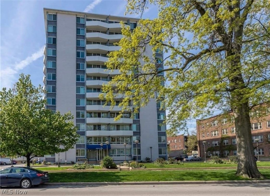 Photo 1 of 20 — 11811 Lake Avenue 607, Lakewood, OH 44107