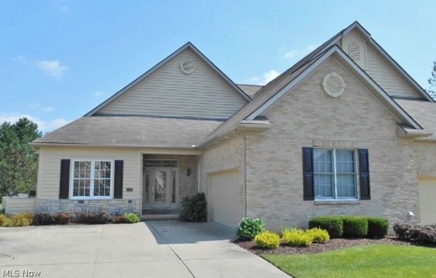 Spacious Glenmoor ranch condo with marble floored foyer opening to a large living room with gas fireplace and formal dining room  . Fully applianced eat in kitchen with granite counter tops. Master bedroom suite has a walk in closet and a large bathroom with jacuzzi tub. The den/office, 2nd bedroom, laundry room and bathroom complete the main floor. Lower level has an additional 620 finished sq.ft. plus a half bath, loads of storage and outside entrance. America's Preferred Home Warranty included.