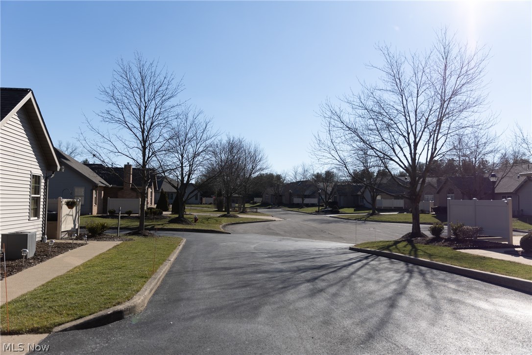 Villas/Buckingham Gate Condo - Residential