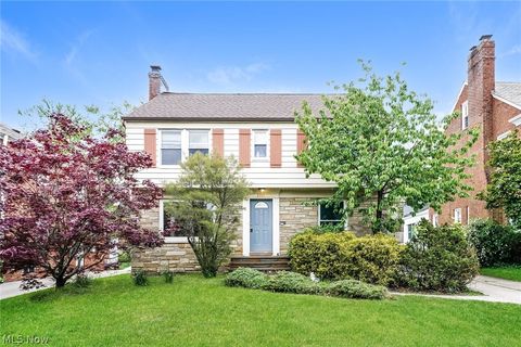 Photo of 2371 Loyola Road, University Heights, OH 44118 (MLS # 5209197)