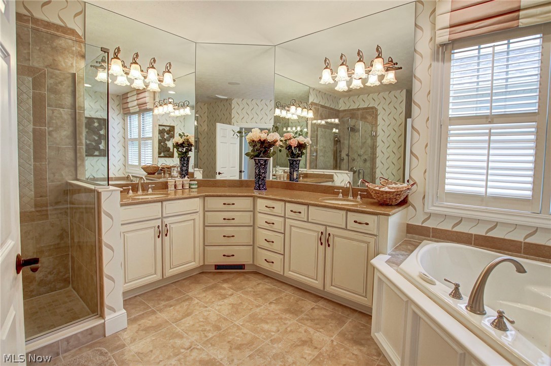 Legacy Pointe #5 Condos - Residential