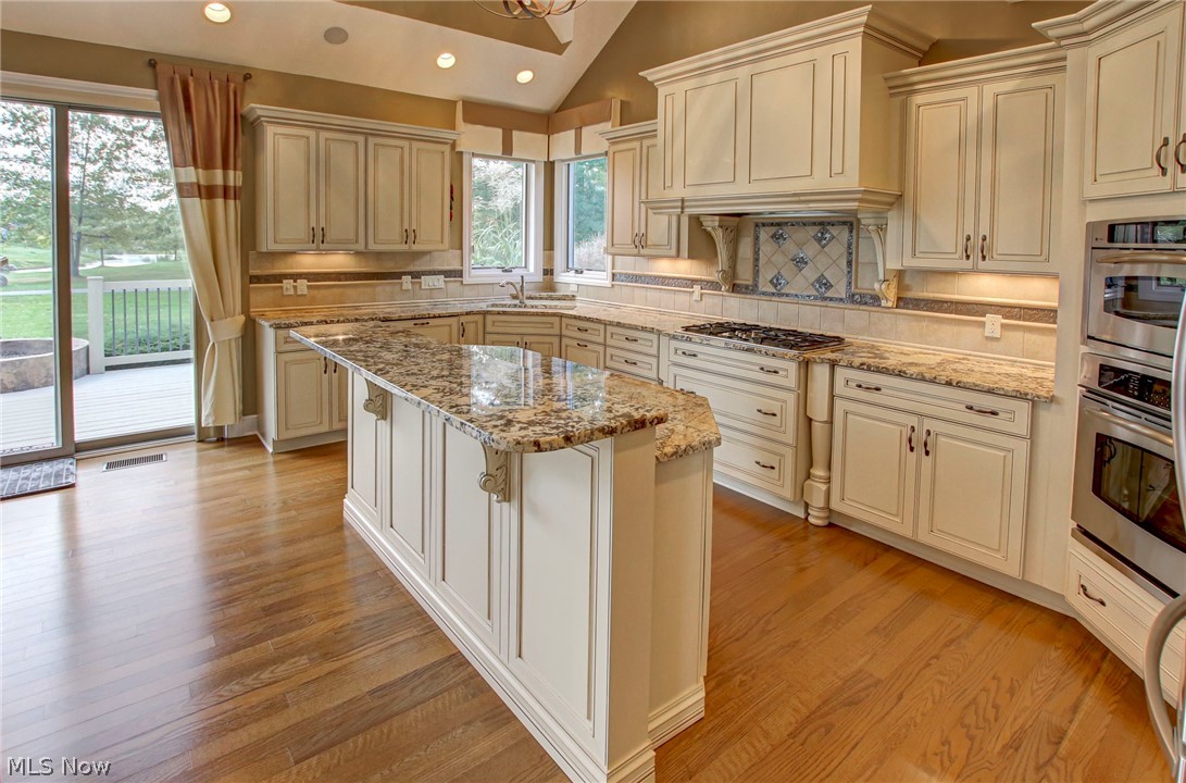 Legacy Pointe #5 Condos - Residential