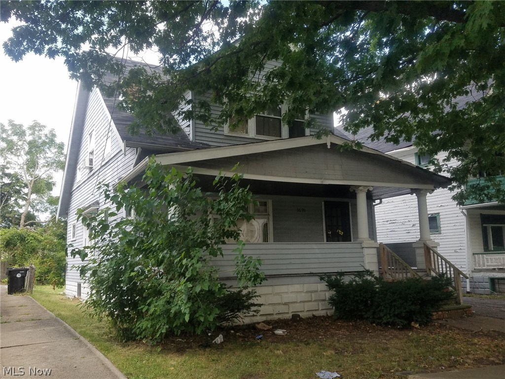 Spacious colonial home that offers a lot of opportunity with some TLC/rehab. Home has 3 bedrooms and 1 full bathroom - large formal living and dining room, and a lot of original wood work in the home! Needs Hot water tank. Previously rented for $700/month - potentially great investment property!