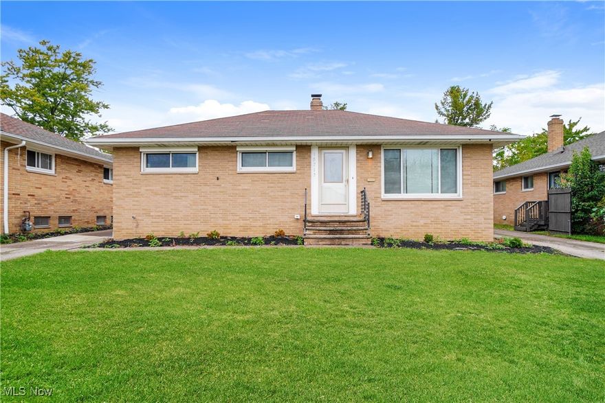 3-Bed, 1 1/2 Bath ranch in Maple Heights! Cozy home featuring hardwood floors, bright living room, and an eat-in kitchen. Nice yard with driveway parking. Convenient location near schools, shopping, and highways. Great starter home or investment opportunity!