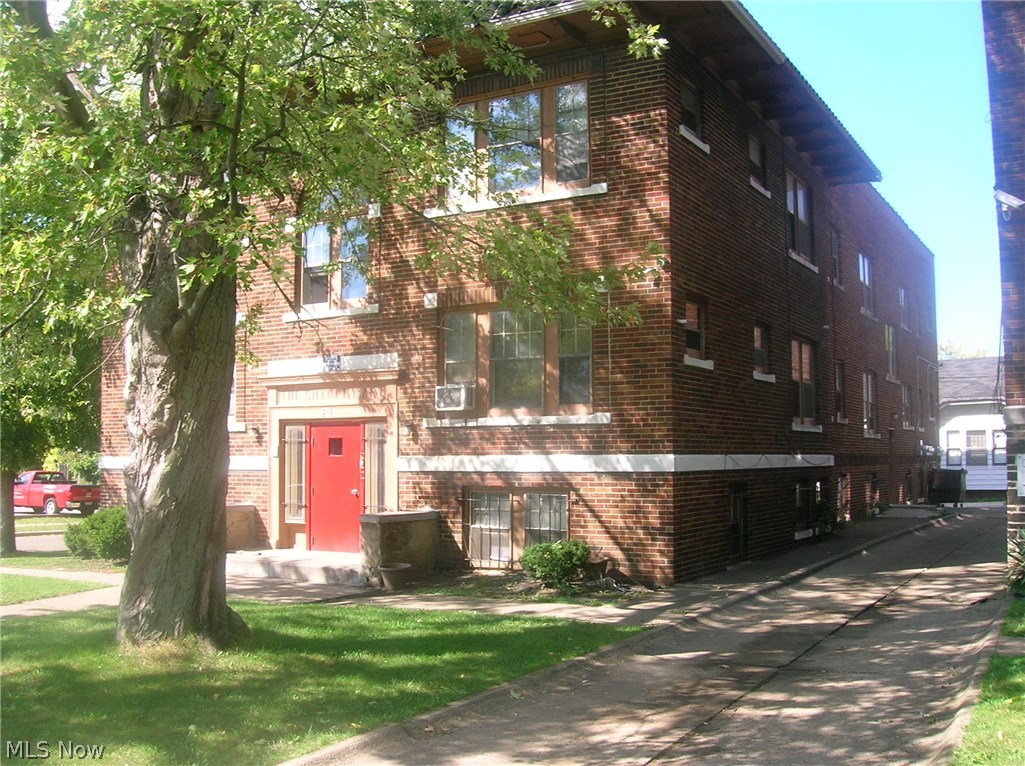 "WOW" 99 Unit Brick Apartment with 4 large 2 Bedroom units. 4 large 1 Bedroom Units. 1 large Efficiency. 9 Newer furnace with Newer Duck Work installed. Roof maintained yearly. Near Bus Stop, Convenient Store, Library, and minutes from Expressway. A few miles away from Downtown Akron and The University of Akron. Owmer pays Water, Trash and Sewer. Coined operated Washer and Dryer. Two Newer Steel Exterior Doors. Building is SEC 8 CERTIFIED. City of Akron's Revitalization Area. Great Investment Property with great cash flow. Call for your private showing.