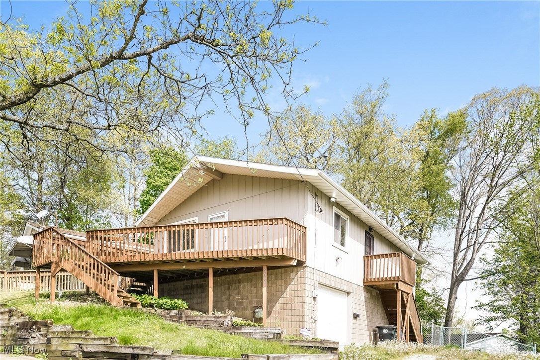 Charming 3-Bedroom Raised Ranch in Convenient Akron Location
Convenient 3-bedroom, 1.5-bath raised ranch located in a desirable hillside neighborhood close to Akron amenities. Main level features a bright living room with access to a deck, and a white kitchen with appliances and a pass-through for open sightlines. Ceramic tile floor in the full bath.
Finished lower level includes a spacious rec room, laundry area, half bath, and attached garage under the home. Fully fenced yard offers privacy and space for outdoor enjoyment.
Move-in ready with great layout and location—schedule your showing today!