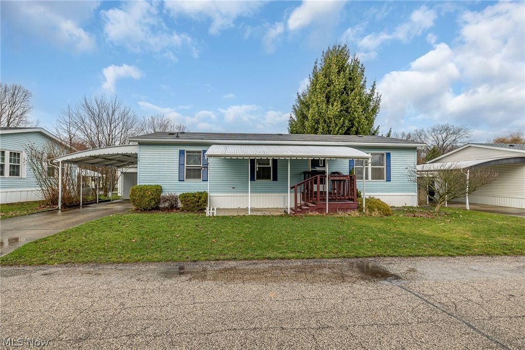 Photo of 10 Corktree Drive, Olmsted Township, OH 44138 (MLS # 5186479)