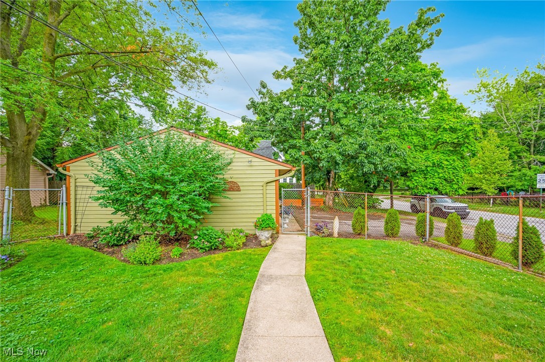 2576 S Taylor Road, Cleveland Heights, Ohio image 4