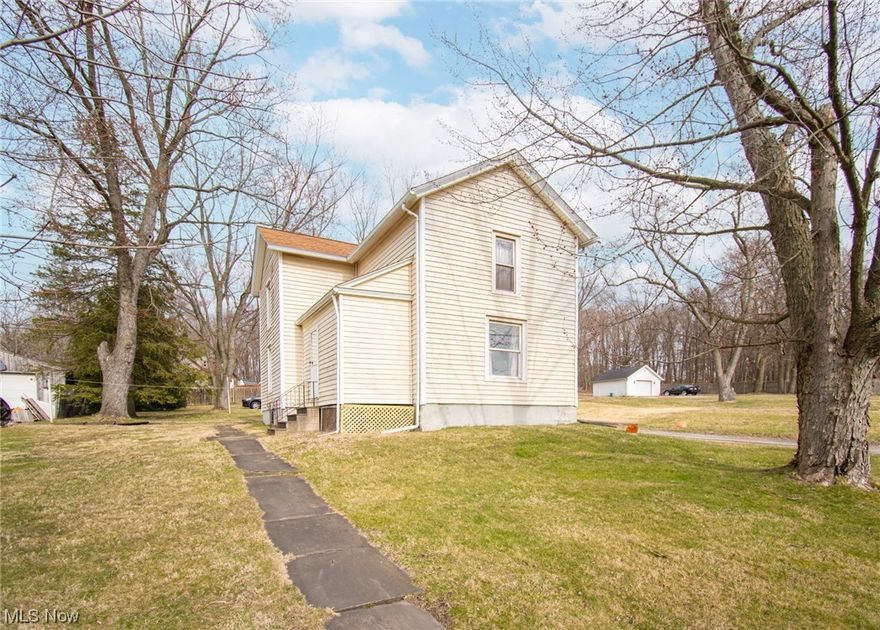 Spacious 4 BEDROOM home in HOWLAND school district! This great home is ready to move into and offers plenty of living space. Spacious living room and formal dining room perfect for entertaining. Spacious eat in kitchen with plenty of cabinets and counterspace. 1st floor bedroom/office, half bath, and an enclosed breezeway complete the main level. Upstairs features 3 additional bedrooms and a full bath! Large basement great for additional storage. Vinyl sided. Furnace is only 2 years old! New electrical box. Appliances stay! Make an appointment before it's gone!