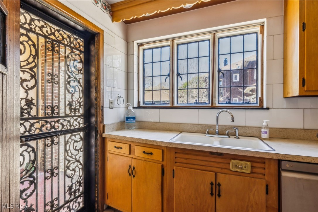 10116 Edgewater Drive, Cleveland, Ohio image 15