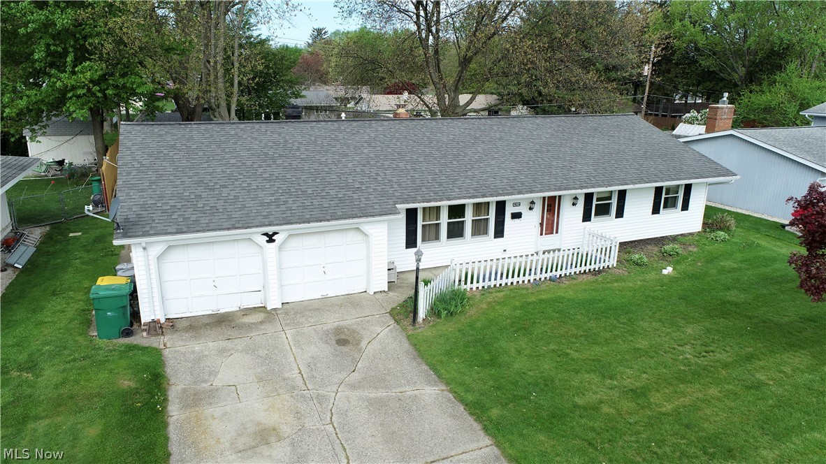 Don't miss the opportunity to own this home which has so much to offer. Enjoy convenient one floor living, 4 bedrooms, and close
proximity to the lake! Large eat in kitchen leads directly to morning room overlooking the fenced in back yard. The connected dining and living rooms provide ample space for relaxing or gatherings. The neighborhood is just darling and your large back yard is a perfect spot to host a barbecue. This home is located in a prime location which offers easy access to shopping, restaurants and all the amenities you need. Just bring your personal touch to make this home yours. Roof and siding approximately 10 yrs old, all appliances stay. Selling as-is. Bring your vision and cosmetic updates and enjoy this home for many years to come.