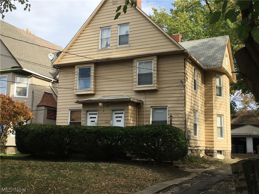 Adorable second floor bedroom with charm, vinyl flooring throughout, and decorated with neutral colors. Conveniently located near the University of Akron, the expressway, restaurants , and the hospital. This one bedroom apartment has decent living room area, bedroom with closet, full kitchen and full size bath. Off street parking available. Garage available with extra fee. Shared laundry available in building. Owner pays all utilities. All applicants need to apply online with a $35 application fee.