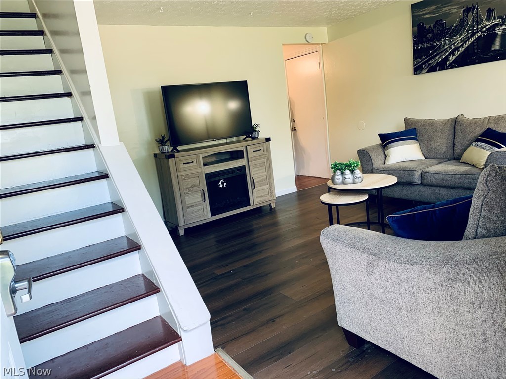 Hoy Lo Mae - Residential Income