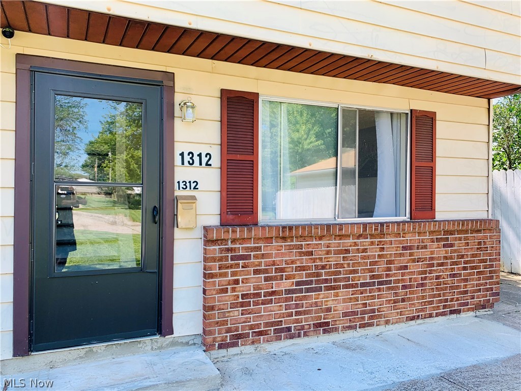 Hoy Lo Mae - Residential Income