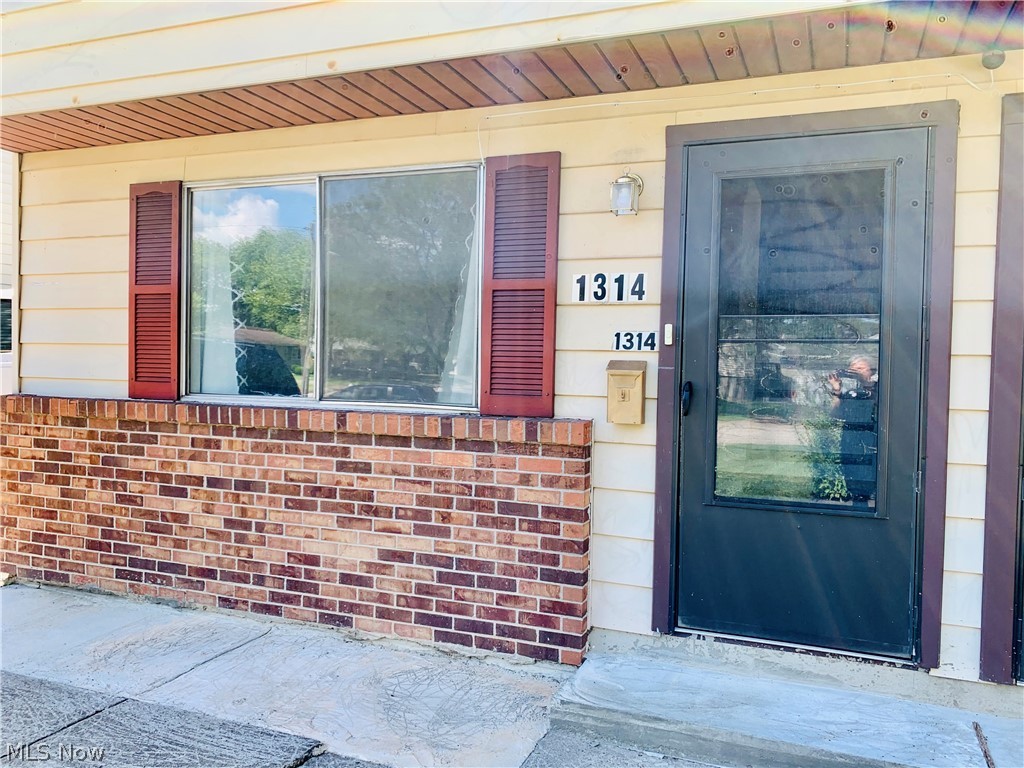 Hoy Lo Mae - Residential Income