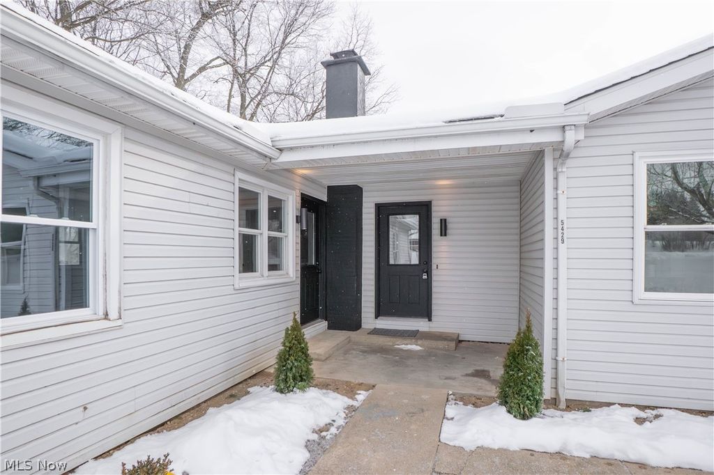 Photo of 5429 Grove Road, New Franklin, OH 44216 (MLS # 5187247)