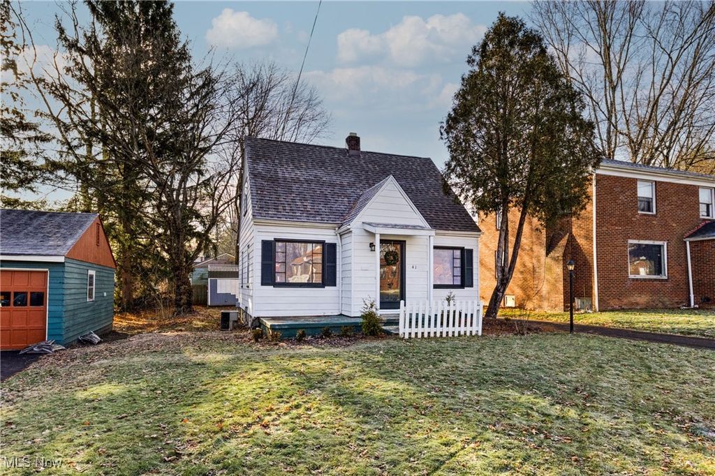 Photo of 41 Roslyn Drive, Youngstown, OH 44505 (MLS # 5178309)