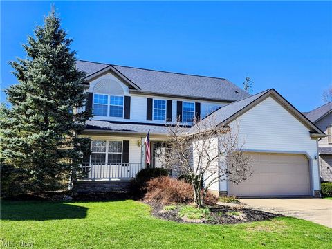 Homes For Sale - 107 Cedar Gln<br/> Geauga County, Chardon, OH 44024