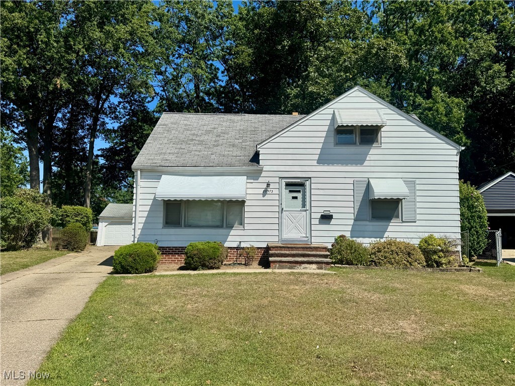 Welcome home to this spacious bungalow nestled in a desirable cul-de-sac in Willowick. This home boasts incredible potential and is fully compliant with the point-of-sale regulations. With four generously sized bedrooms and two full bathrooms, you’ll have ample space to accommodate your family. The second floor offers flexibility, allowing you to convert it into two separate bedrooms or a primary ensuite with its own private full bathroom. The partially finished basement provides a great spot for entertaining, complete with a bar area.