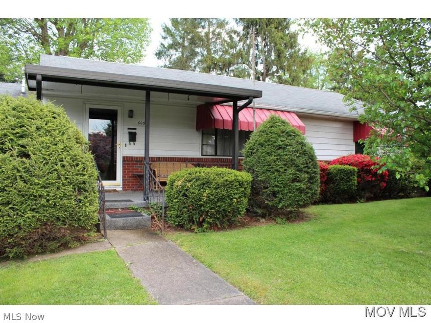 Wonderful 3 bedroom / 1 Bath ranch home located on very desirable street in Williamstown! Hardwood floors! Ample closet space! Attached one stall garage. Nice covered front porch & large 18 x 12 screened back porch. Large level lot! Don't miss your chance!  Elem: Williamstown Elementary School  Elem/Bus: N  JrHigh: Williamstown Jr. High  JrHigh/Bus: N  High: Williamstown High School  High/Bus: N  Fire: VOL  Police: CTY  ;SQFT=Fin L1:1164, Fin Bsmt:0, Fin Above:1164, Fin Total:1164, Unfin L1:0, Unfin Bsmt:0, Unfin Above:0, Unfin Total:Y