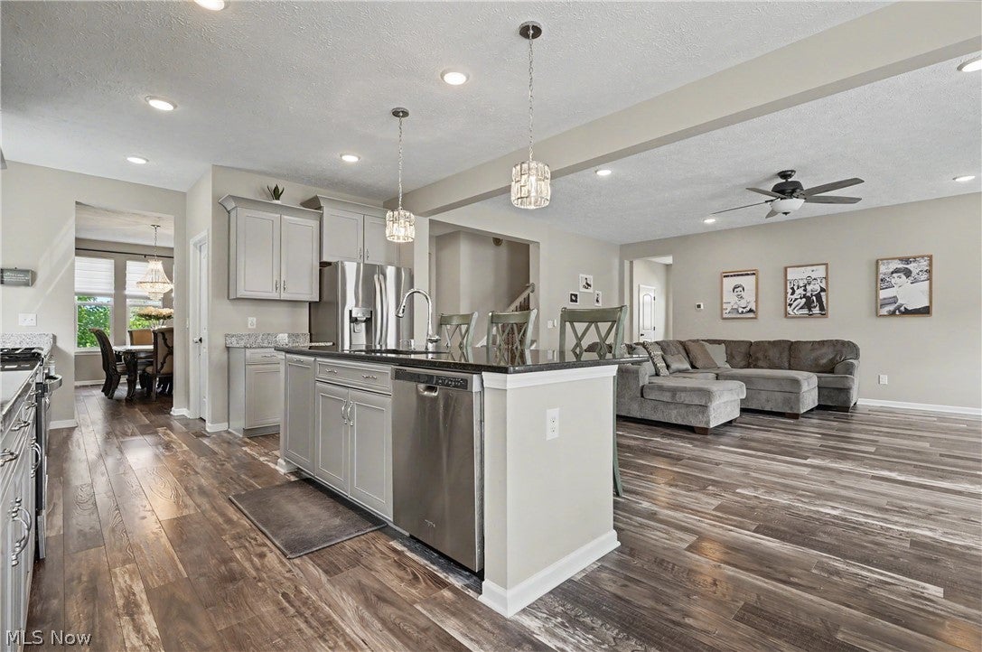 987 Hawkin Lane