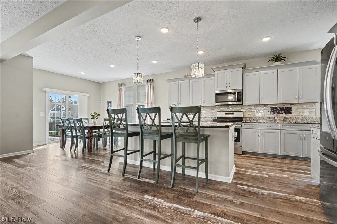 987 Hawkin Lane