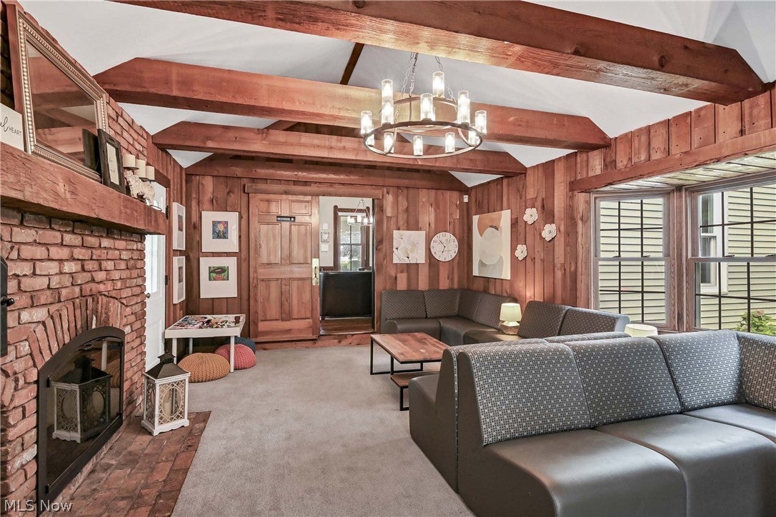 1119 Bassett Road