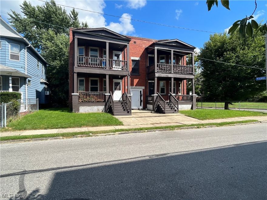 Nice 2 bedroo 1 bath unit in central location in Cleveland. Laundry and storage area in shared basement