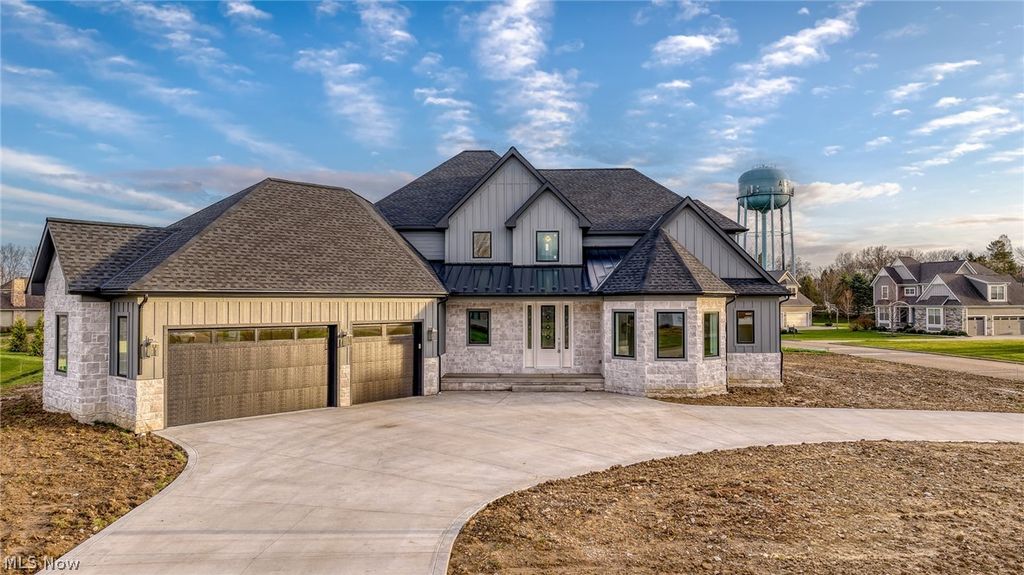 Photo of 405 Club Drive W, Aurora, OH 44202 (MLS # 5169476)