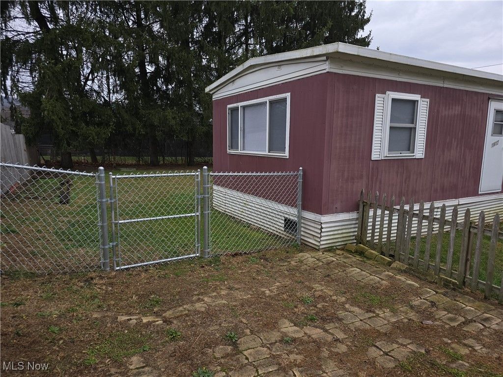 Photo of 1812 Danbury Avenue, Wellsville, OH 43968 (MLS # 5180794)