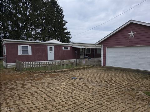 1812 Danbury Avenue Wellsville OH 43968