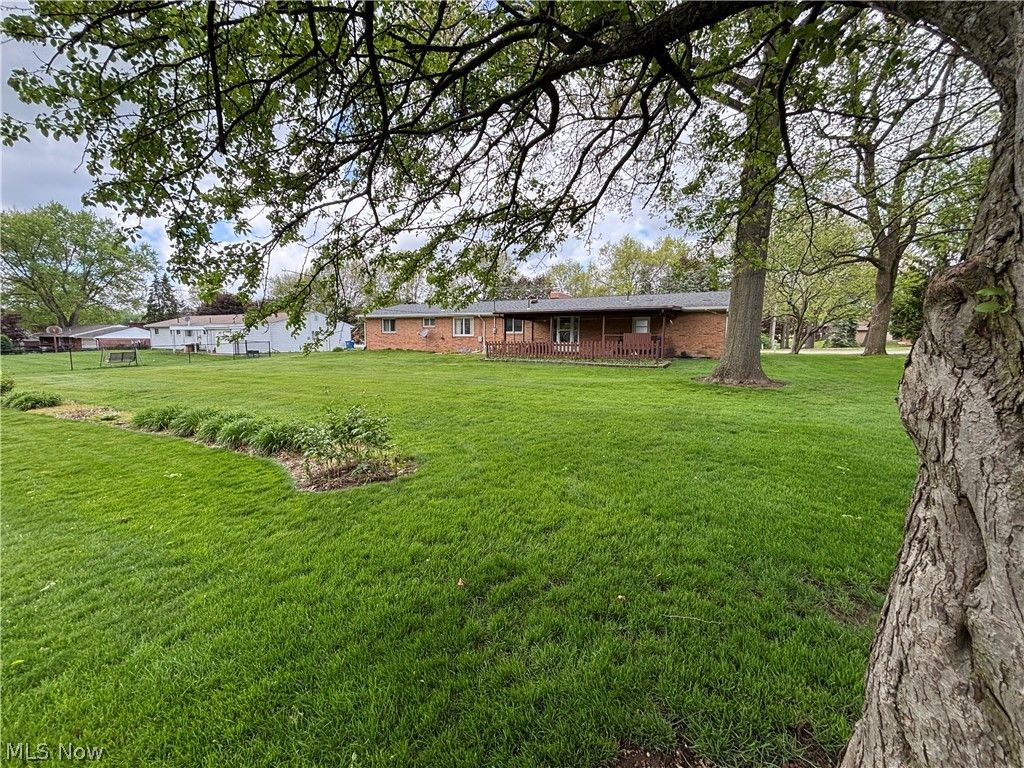 Photo of 2552 Applegrove Street NW, North Canton, OH 44720 (MLS # 5206304)