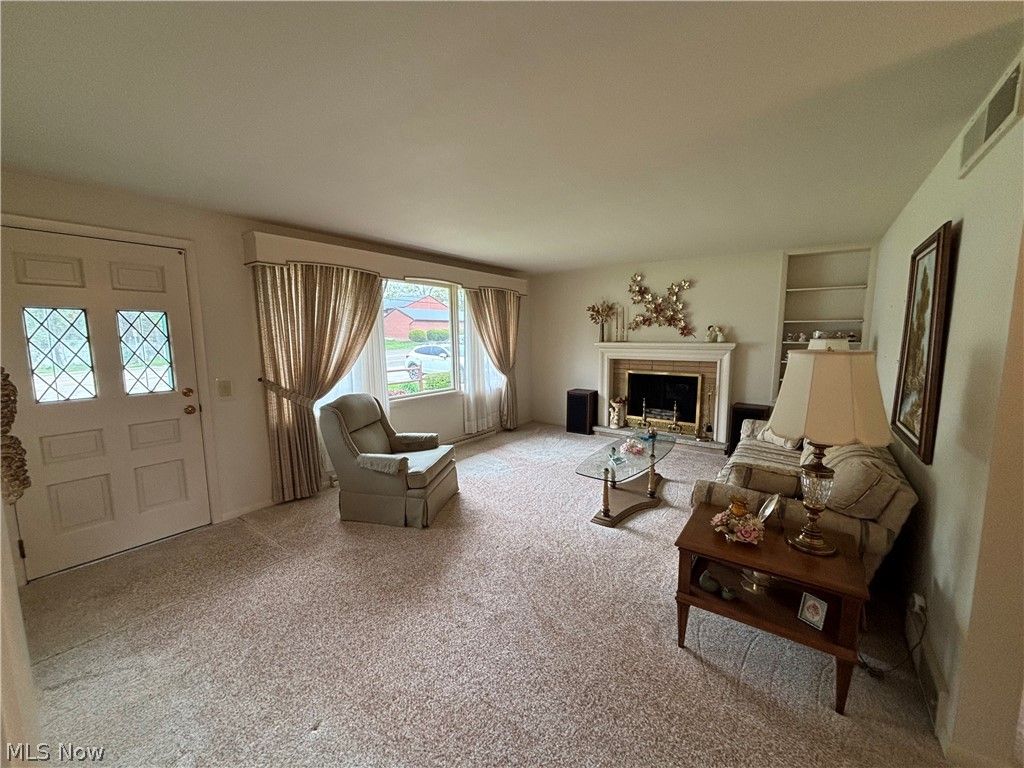 Photo of 2552 Applegrove Street NW, North Canton, OH 44720 (MLS # 5206304)