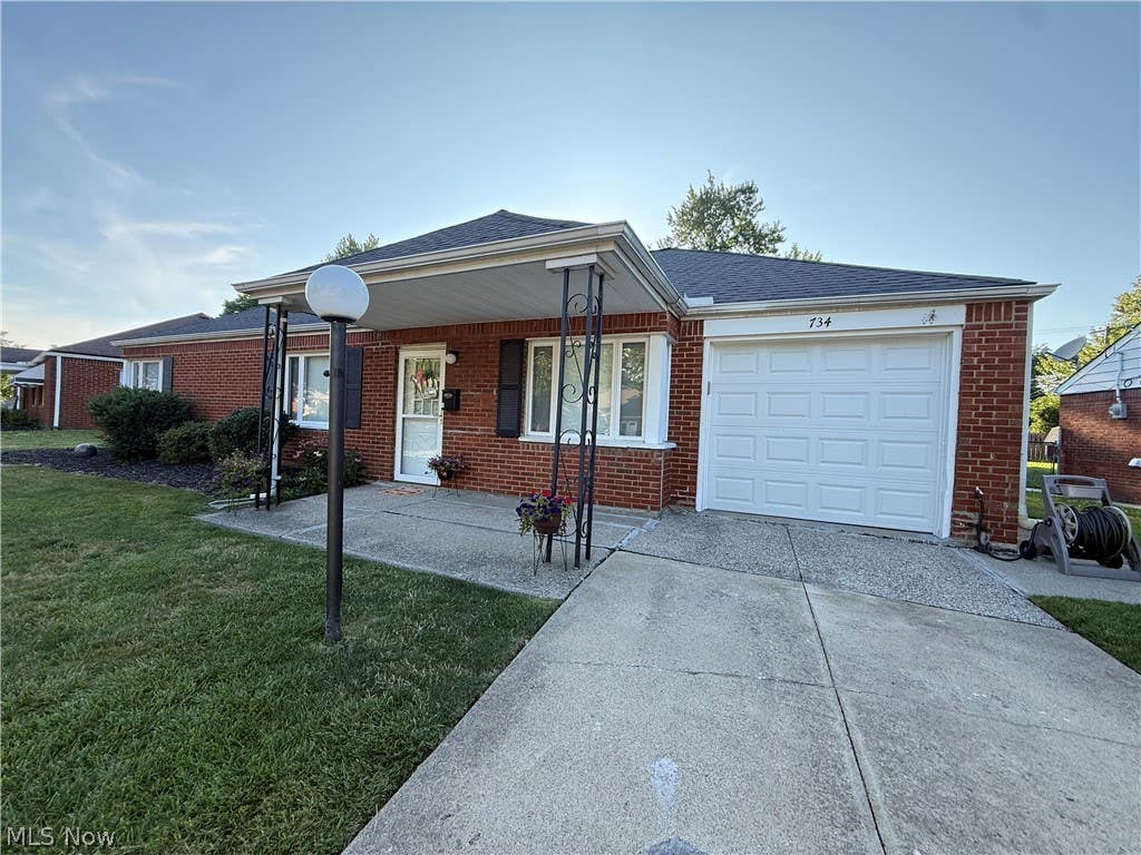 Photo of 734 Hemlock Drive, Euclid, OH 44132 (MLS # 5226256)