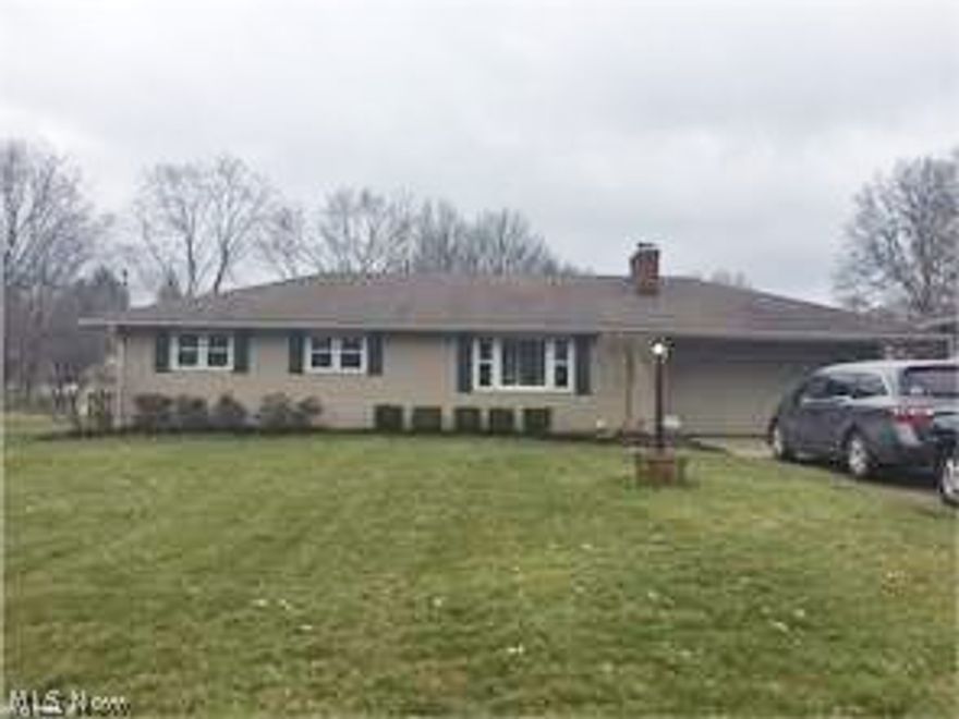 This is an absolutely adorable home. Open the door and move right in.
Hardwood under carpeting. Updates to include in 2009 windows thru-out the home,hot water tank, french drains out to street, American Beauty landscaping,2012 Basement waterproofed,new vinyl siding,finished basement recreation room and office, 10x12 shed, 2014 new fenced in back yard. Furnace only 6 yrs old, New garage door opener. Attic above the garage floored with pull down with steps for easy access and storage. Basketball hoop does not stay. Appliances and swing set in back is negotiable. This is a must see.....