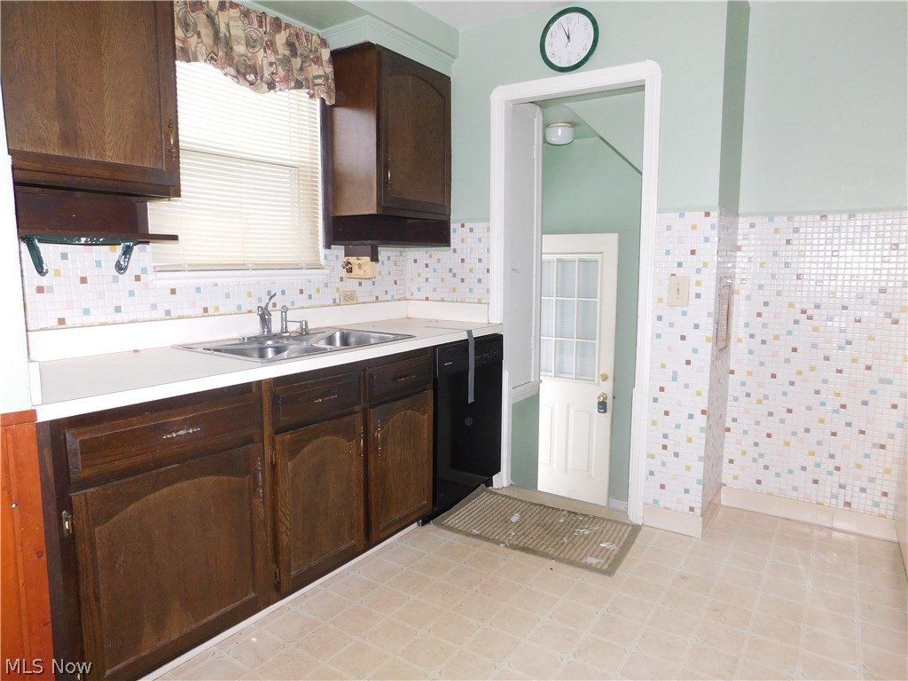 Conger Helper Realty Cos Look - Residential