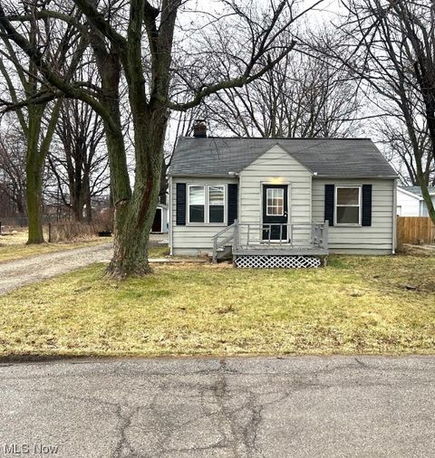 Single Family Residence in Eastlake OH 1525 365th St.jpg