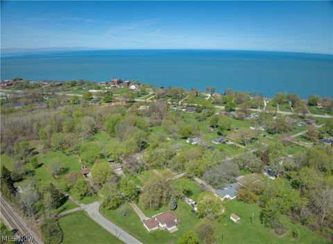 Tiny photo for 2015 Wallace Lane, Lorain, OH 44053 (MLS # 5202702)