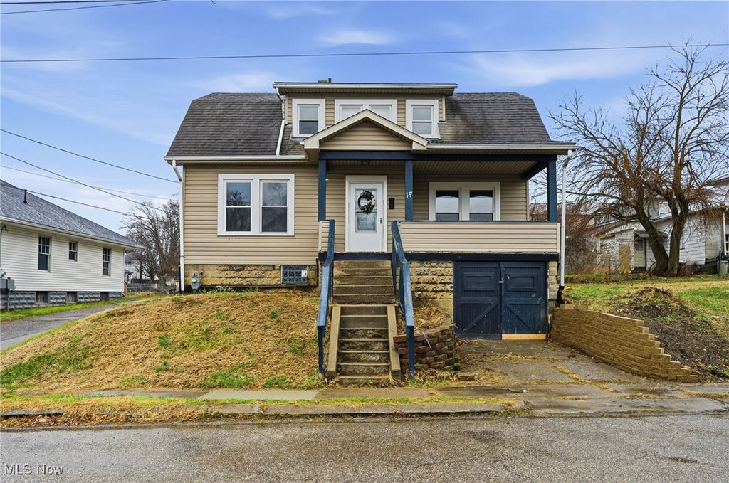 Photo of 17 Ceramic Avenue, Zanesville, OH 43701 (MLS # 5180003)