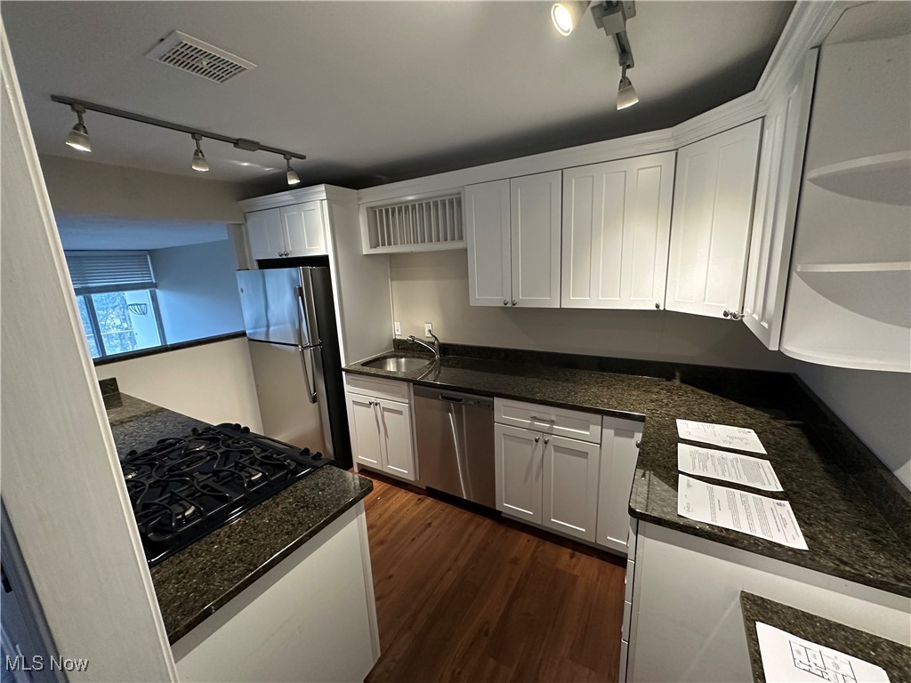 Carlyle Condo - Residential