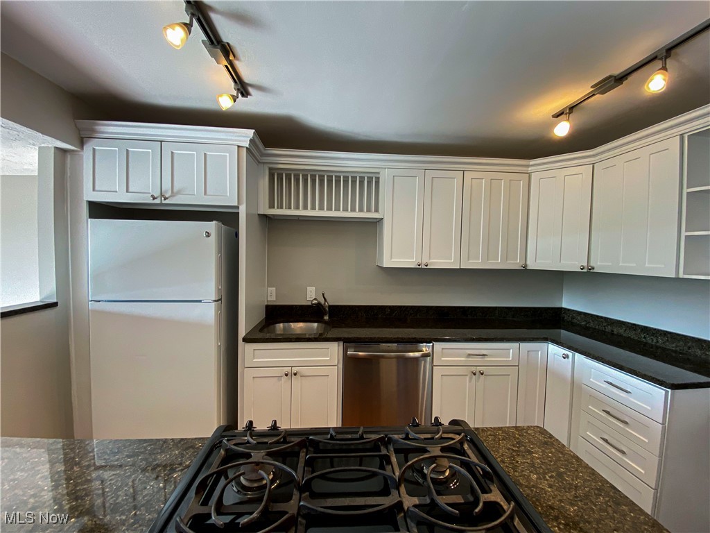 Carlyle Condo - Residential