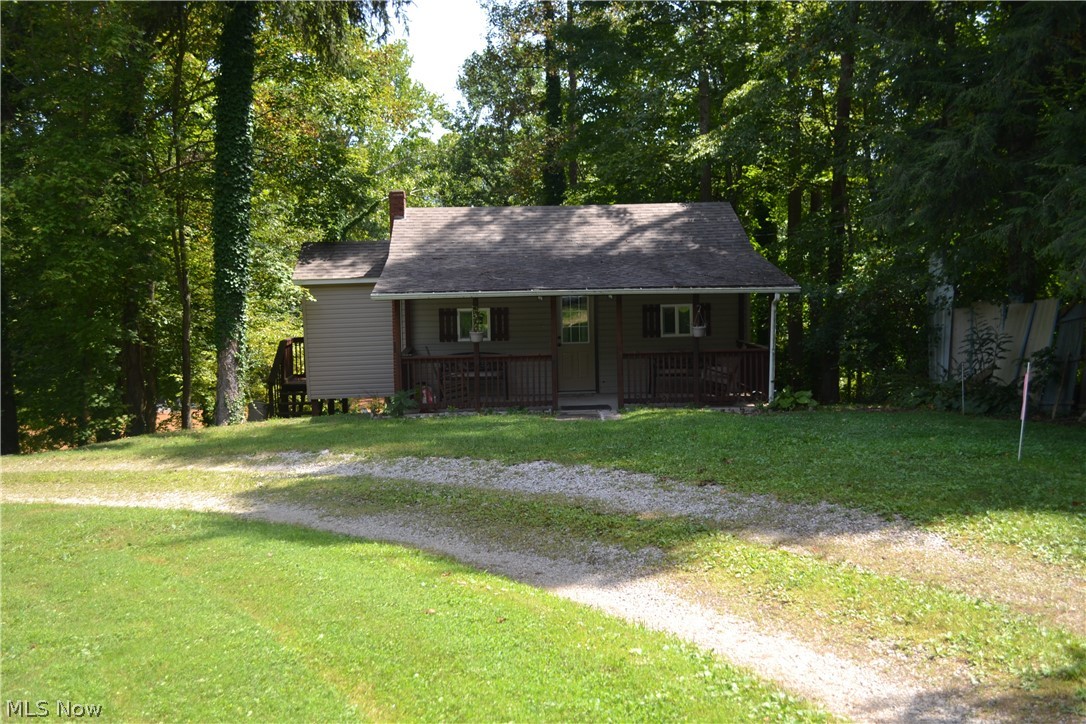 Whether you need a weekend camp or everyday living, this cute 1 bedroom, 1 bath riverfront cabin is perfect for you!