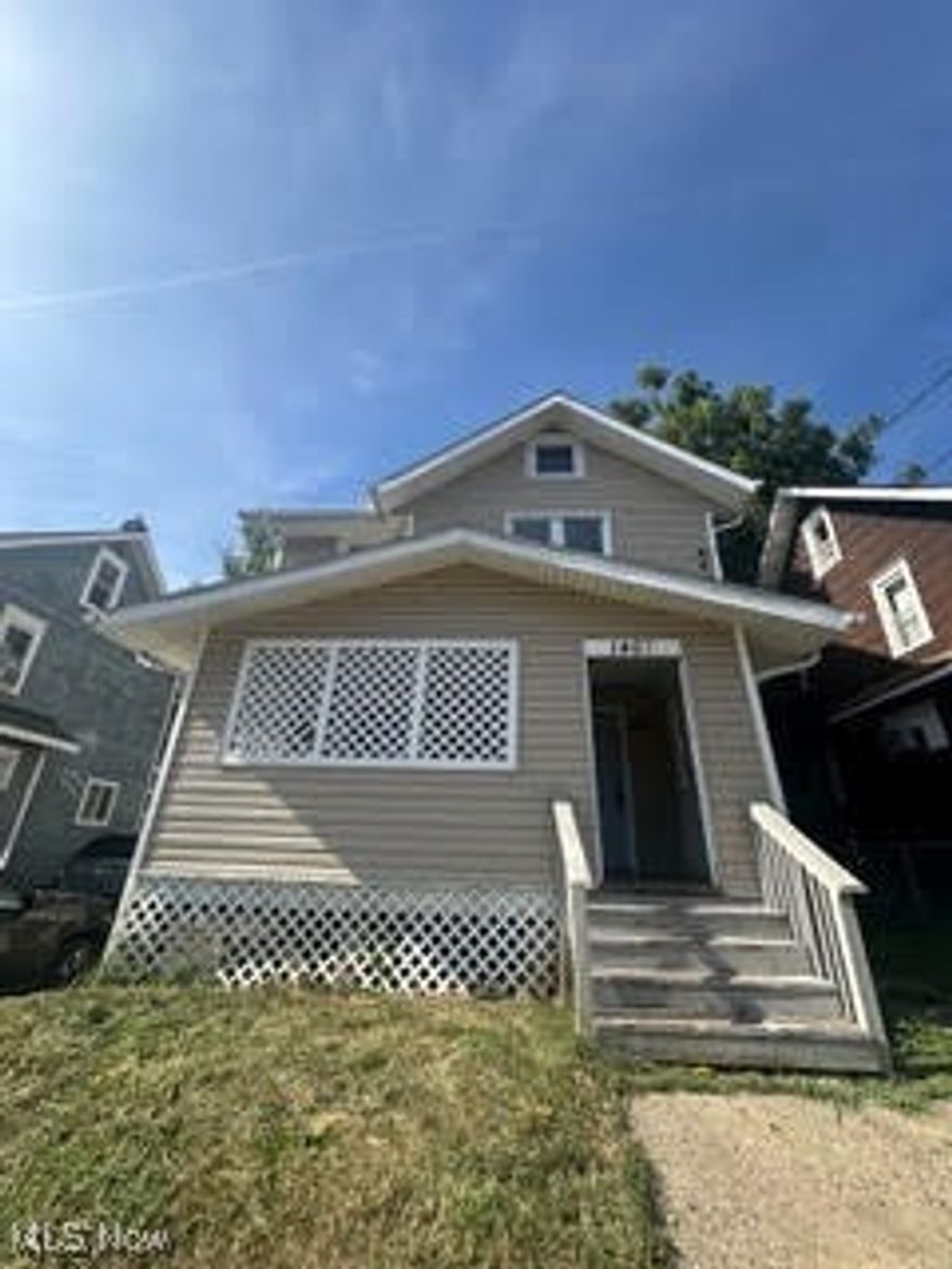 This property offers a perfect blend of comfort and functionality with ample space for a family. The refreshed kitchen and dining nook provide a cozy area for meals, while the large porch and detached garage add convenience and outdoor enjoyment. Close to the Monument Park. Don't miss out on this charming home!