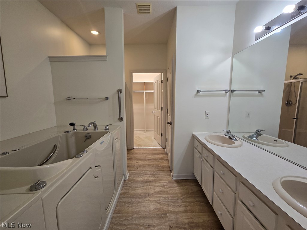 Country Club Village Ph 02 Clstr - Residential