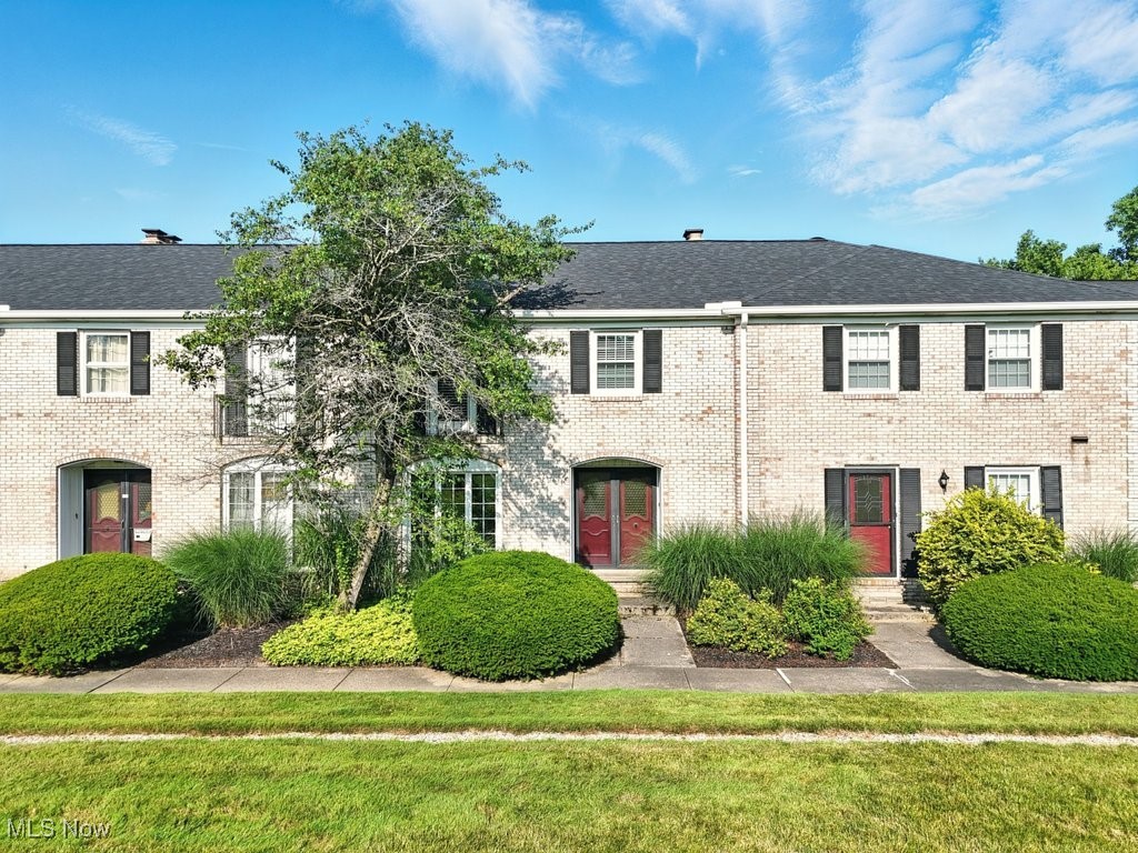Discover stylish, low-maintenance living in Aurora’s Four Seasons community! This beautifully updated townhome offers an open floor plan with a remodeled kitchen, spacious living room and an abundance of natural light. The lower level features a rec room with a woodburning fireplace with access to rear patio and courtyard. Spacious mudroom area, laundry area and additional room for storage or even a home office in the lower level. Upstairs, the owner’s suite includes a private vanity area and shares a full bath with two additional bedrooms. Recent updates: new flooring, kitchen, furnace & washer/dryer, updated bath vanities, hot water tank and new roof. Enjoy Four Seasons amenities with voluntary membership for: swimming lake, pavilion with grill & firepit, playground, basketball courts, and community events! Close to Aurora Farms, restaurants, highways, and in top-rated Aurora Schools! Immediate occupancy available.