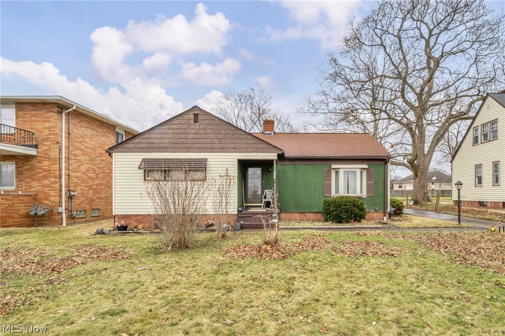 Photo of 7181 York Road, Parma, OH 44130 (MLS # 5187161)