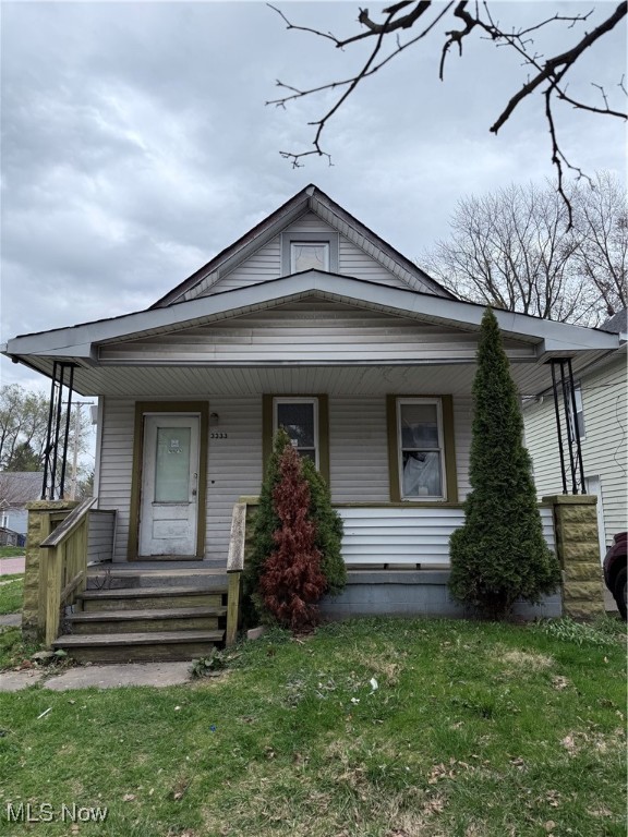 This 3-bedroom, 1-bath single-family home offers approximately 1,067 sq ft of living space and strong cash flow potential. With an estimated market rent of $1,064 per month, this property presents a great opportunity for investors to generate income from day one.
Whether you're building a Cleveland rental portfolio or adding to an existing investment strategy, this property offers long-term value and dependable rental potential.