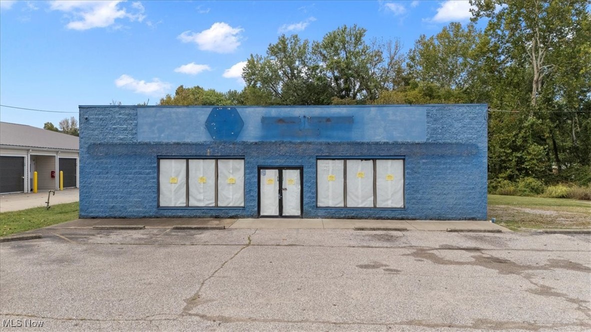 Ravenswood, West Virginia 26164, United States, ,Commercial,Active,220196