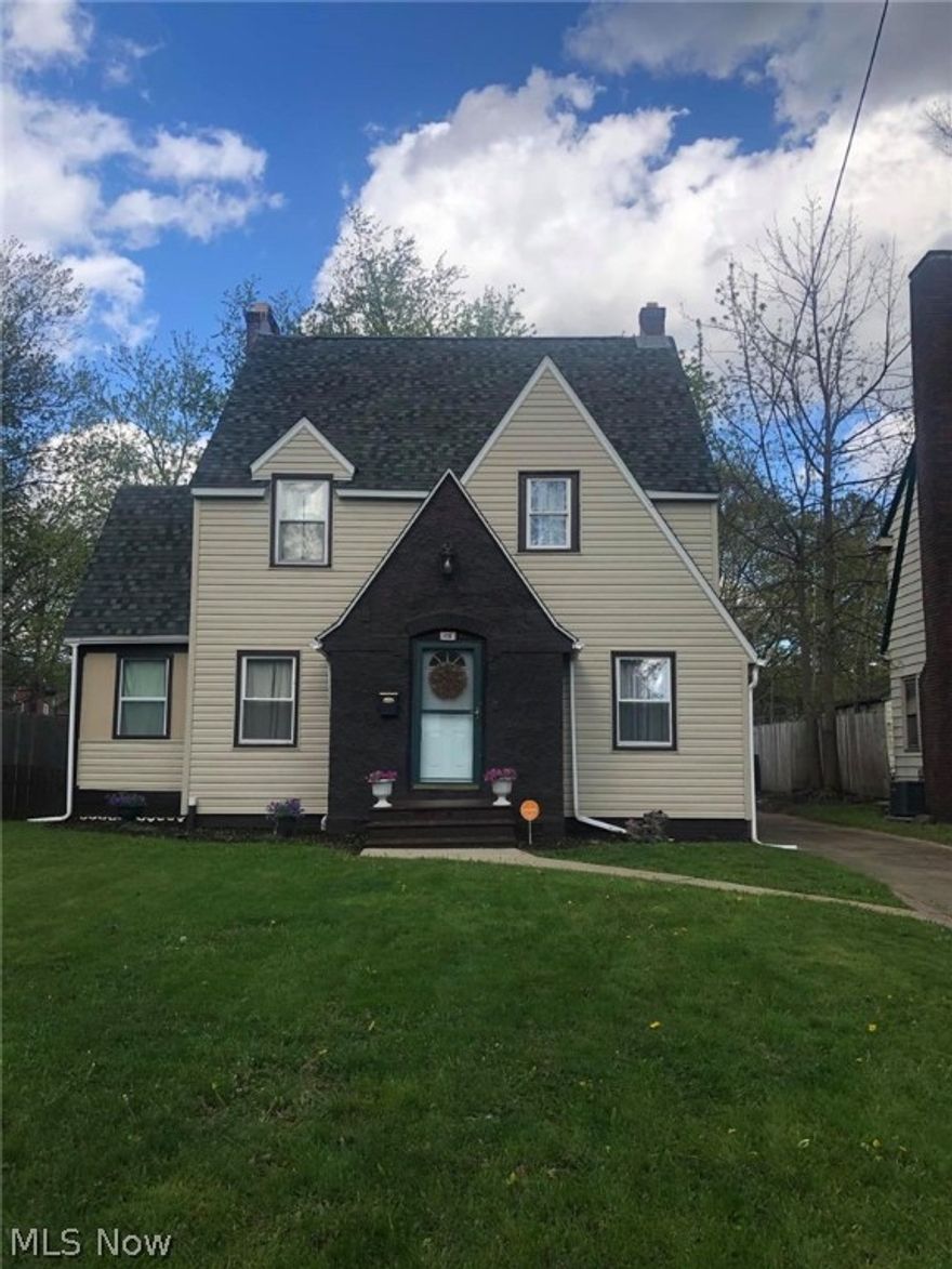 This 2 Story 3 Bedroom 1  1/2 Bath home is located in the Fairlawn Area of Youngstown & is  Completely refurbished!
2017- New Roof on the House and Garage ****
2018- New Plumbing* New Bathroom with Ceramic Tile and Interior Painting***
2020- New Flooring * New Windows*Chimney rebuilt ****
2021- East basement wall installed * New basement stairs.
Immediate Occupancy Availability in this home that is located in one of the BEST south side locations!
Close to Boardman, the bus line, Market Street & Handels Ice Cream!!!