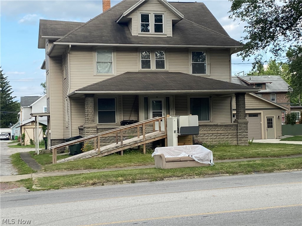 Main image without alt text